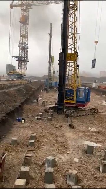 Забивка свай в микрорайоне "Вересаево" в Ростове-на-Дону. смотреть онлайн