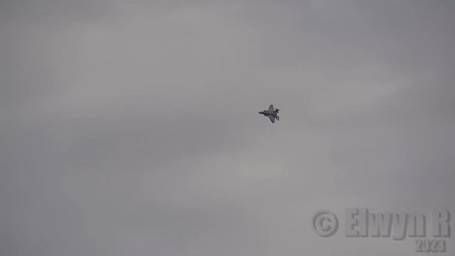 F-35 lightning II, in this stunning display of speed & agility Pacific Airshow Huntington beach смотреть онлайн