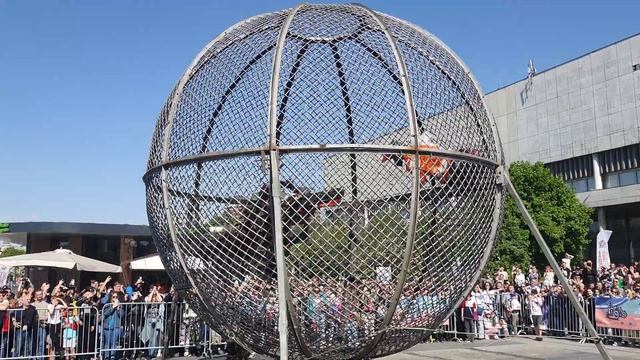 Мотофестиваль 2023: Объединение каскадеров "Мастер".Три эндуро на скорости в трюковом шаре.Мотопарад смотреть онлайн