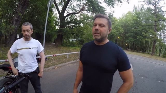 Почему старый Ducati Streetfighter 1098 переворачивался на изи, а новый Streetfighter V4 -стабильный смотреть онлайн