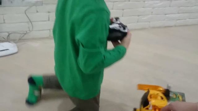 Бамблби на пульте Transforming Autobot  Bumblebe