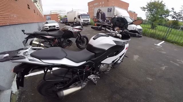 Сравнительный обзор BMW S1000XR против KTM 1190 Adventure – повествование о баварце и австрийце КТМ смотреть онлайн