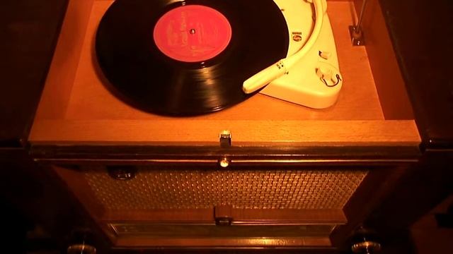 restored 1953 Philips model "HX 531 A" vacuum tube radio/phonograph (33 rpm phonogram) смотреть онлайн