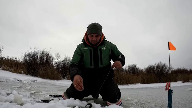 ПЕРВЫЙ ЛЁД 2023-24! ОСТАВИЛ ЖЕРЛИЦЫ НА НОЧЬ. ПОЧТИ ВСЕ ФЛАЖКИ ГОРЯТ! ТАКОГО РЕЗУЛЬТАТА Я НЕ ОЖИДАЛ. смотреть онлайн