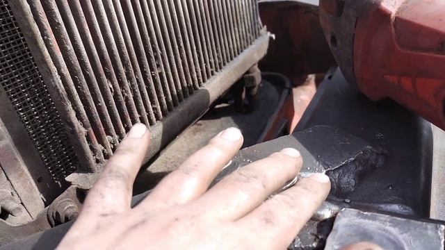 Покраска передньої рами отвала ЮЗМ. Коли є час є результат праці👍 смотреть онлайн