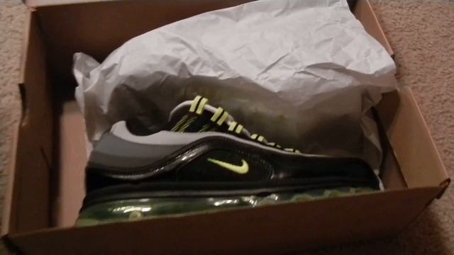 Pink Lebron 8, Emerald Griffeys, Volt Air Max 24-7, Solar Red Air Max 95 смотреть онлайн