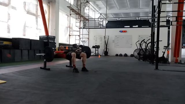 Ягодичный мост со штангой с опорой на скамью (hip thrust) смотреть онлайн