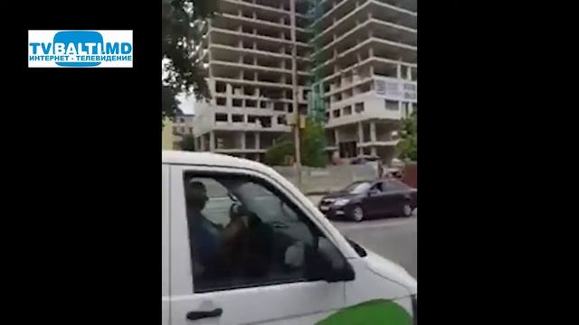 В Кишинёве на улице измайловской асфальт проваливается 07 07 18 смотреть онлайн