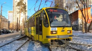 Трамвай Екатеринбурга УТМ 71-405 борт. №010 маршрут 24 следует по улице Кузнецова