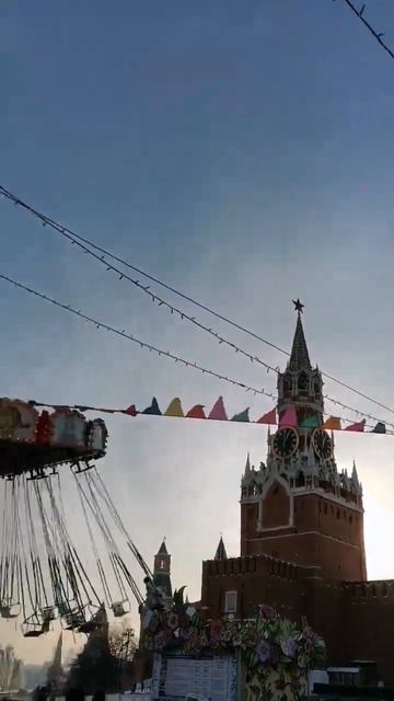 #shorts#свежийветер#Москва#краснаяплощадь.4.декабря2022.ГУМ-Ярмарка.Красная площадь. Зима в Москве. смотреть онлайн