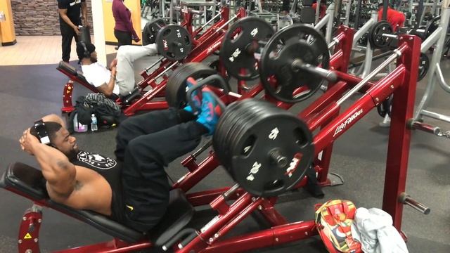 Leg Press - 720 LBS смотреть онлайн