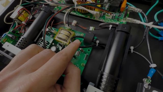 Inside A Furman PL-PRO DMC 20 Amp Power Conditioner смотреть онлайн