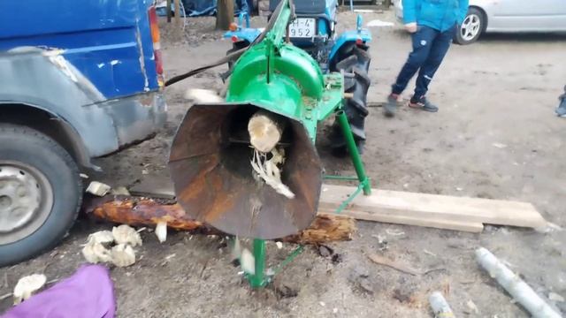 измельчитель древесных отходов. веток. привод от 16сильного японского минитрактора.+375292144266 смотреть онлайн