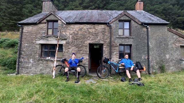 Attempting to bike pack the length on Wales via an ancient Roman Road смотреть онлайн