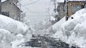 Аэропорты закрыли в Японии из-за снежной бури. Остров Хоккайдо утонул в огромных сугробах