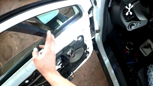 Как снять обшивку двери со снятием стёкол Fiat 500X I поколение ➤ Пошаговое руководство