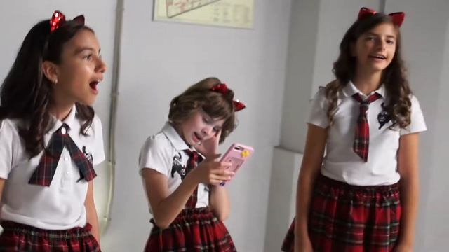 Venus - Shocking Blue (cover by N.Cats) - распеваемся перед концертом на парковке в ЦДМ 07.09.2019 смотреть онлайн