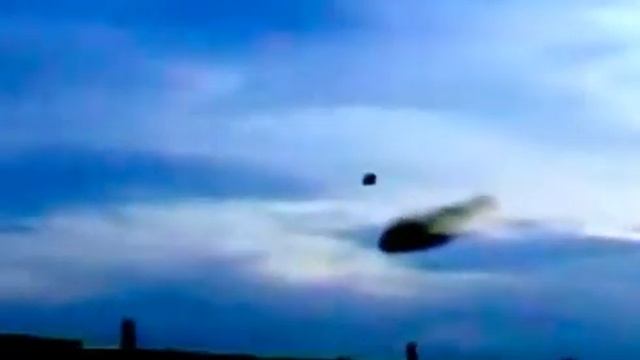 Amazing!! UFO in the Netherlands Потрясающее НЛО в Нидерландах смотреть онлайн