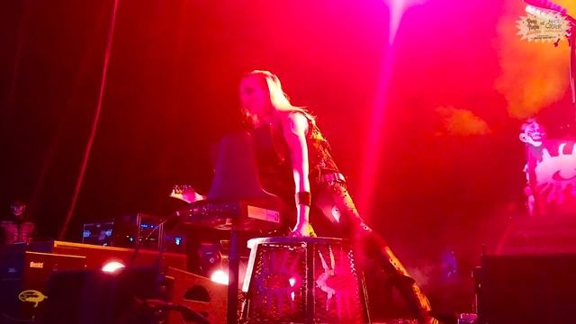 Brutal Planet - Alice Cooper at Jiffy Lube Live Bristow Virginia Aug 23 2017 смотреть онлайн