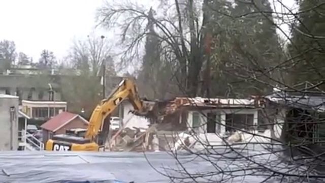 Historic Flamingo Inn demolished смотреть онлайн