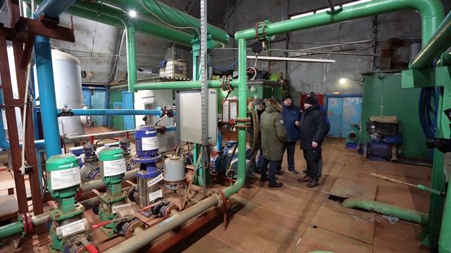 Глава осмотрел главные объекты жизнеобеспечения с. Яр-Сале смотреть онлайн