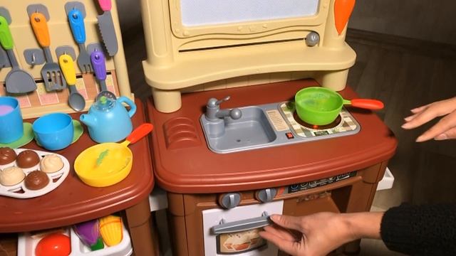 Velká dětská kuchyňka Super Šéf s tekoucí vodou Bayo + příslušenství смотреть онлайн