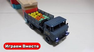 Играем в машинки ! Загружаем машинки разноцветными шариками ! Видео для детей ! АСМР