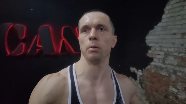 Возвращаюсь к приседам 200 кг. Со Смаевым порешали вопросы лично смотреть онлайн