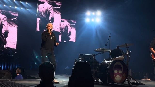 Queen + Adam Lambert- These Are the Days of Our Lives LIVE at Glasgow Hydro смотреть онлайн