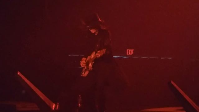 Motley Crue - Mick Mars Guitar Solo LIVE Hidalgo Tx. 10/5/15 смотреть онлайн