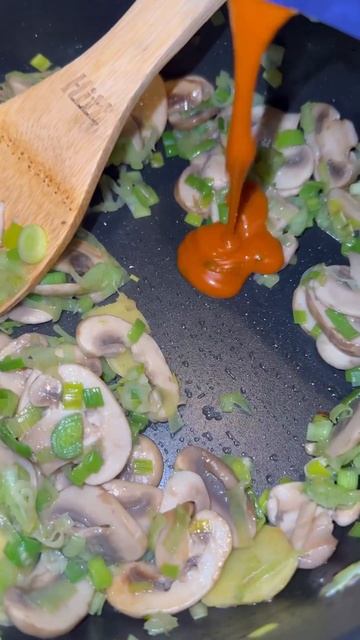 Как Рашн герл ТОМ ЯМ готовила #recipe #cooking #shorts #томям смотреть онлайн