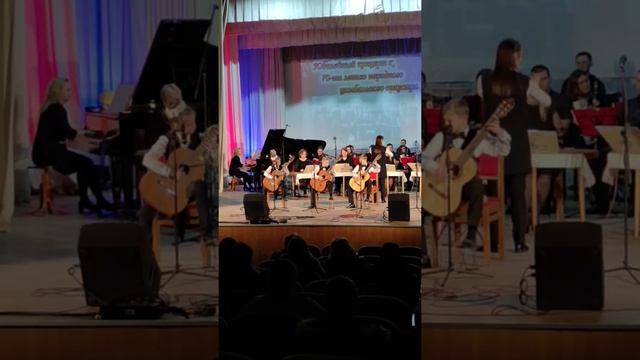 Народный цимбальный оркестр и ансамбль гитаристов (Полина, Егор и Илья Домские)