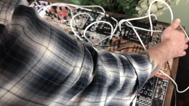 Recovery Effects and Devices "Jupiter Spirits" Eurorack Oscillator Demo смотреть онлайн