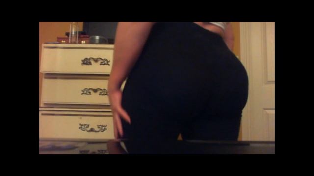 whooty Marcy Diamond jiggling in tight pants, huge bubble butt. Ck her out here! смотреть онлайн