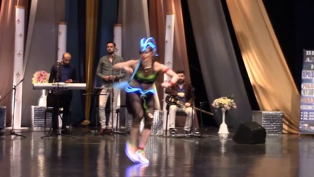 Nadiia Boiko. Led street shaabi show!!! Galashow at festival Zaharit 2017 смотреть онлайн