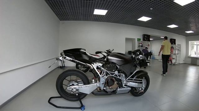 Обзор Vyrus 985 C3 за 9 млн.руб., как у Киану Ривз и Том Круз. Тест-драйв Virus 986 M2 за 5 млн.руб. смотреть онлайн