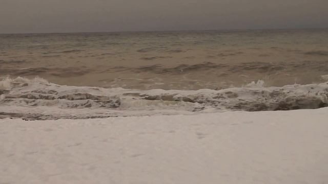 Небольшой штормик в Алуште сегодня (Крым) сегодня 04.01.2016 смотреть онлайн