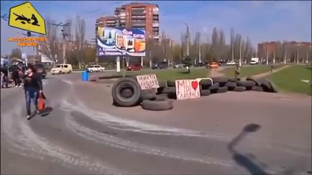 Новое В Славянск въехали украинские войска с бронетехникой 16 04 2014 смотреть онлайн
