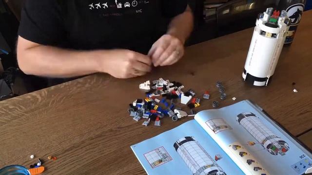 Lego Saturn 5 Build Time Lapse смотреть онлайн