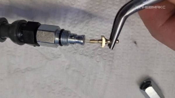 Подключение распылителя микросмазки к коаксиальной трубке