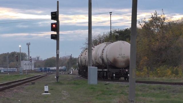 Маневровый тепловоз ЧМЭ3-9073 возле о.п. Полесский парк смотреть онлайн