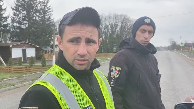 Поліція Тростянця. Обмежились усним зауваженням. смотреть онлайн