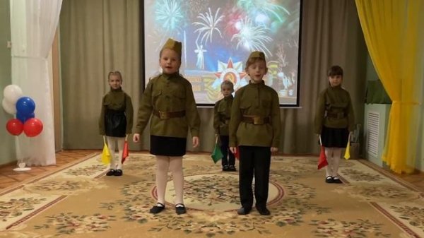 С папой, с мамой на парад!