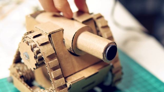 How to make RC tank with cardboard, pens and paperclips. смотреть онлайн