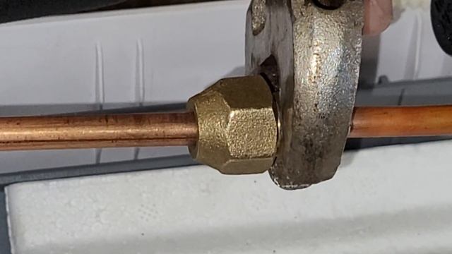 # 3 How to attach a mini split line set to the male flares of the inside unit refrigerant pipes. смотреть онлайн