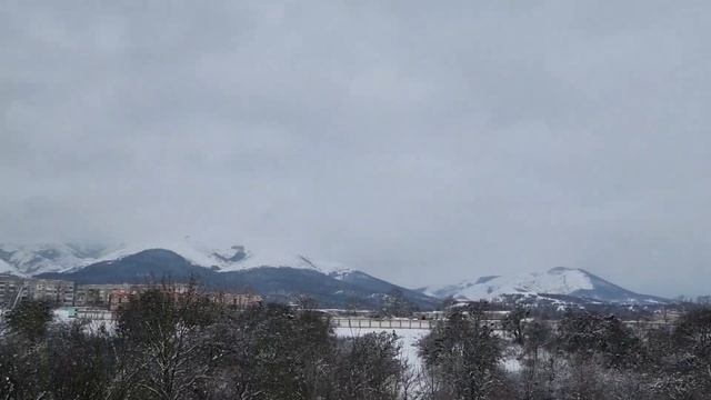 Счастливое детство | Мы и белый снег смотреть онлайн