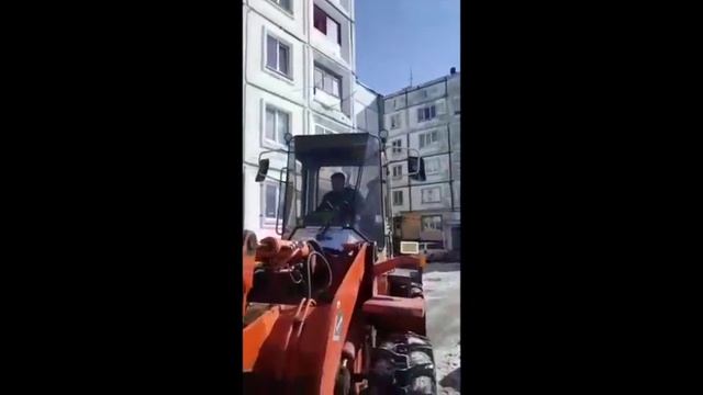 Методика работы ЖЭУ-13: кучи грязного снега в дворе - это нормально смотреть онлайн