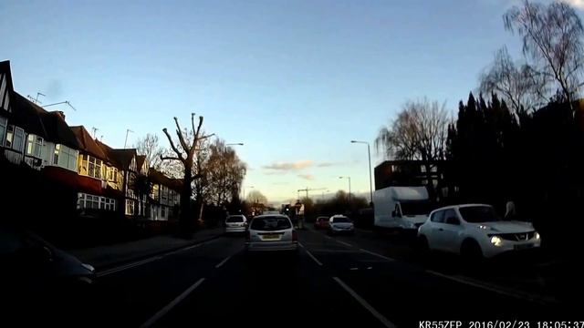 Dash cam Dangerous driving by Smart car driver . Neasden London смотреть онлайн