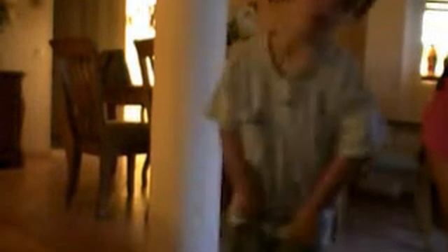 Santi dancing to I know you want me смотреть онлайн