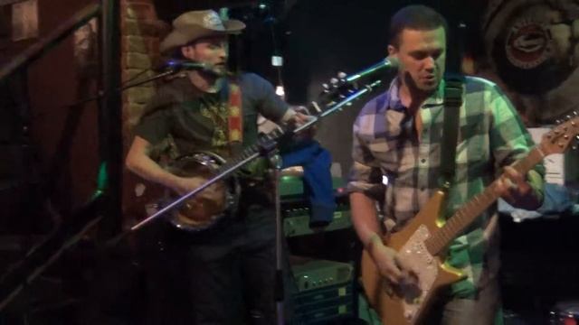 VZLABOIZER - Intro / Грабитель банков (клуб Night Train 1 мая 2016) смотреть онлайн